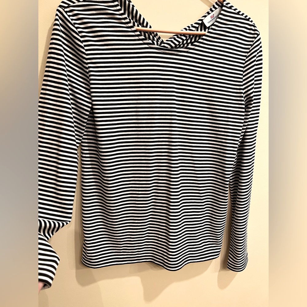 Vineyard Vines black/white striped top. S